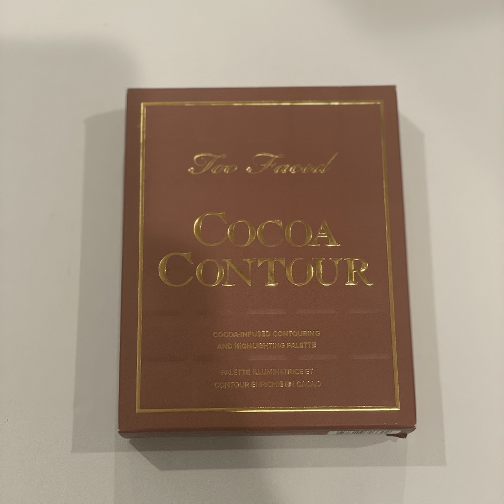 Selling too faced Makeup.